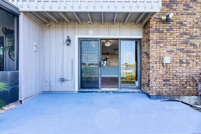 Building Photo - 121 Lagoon Ct