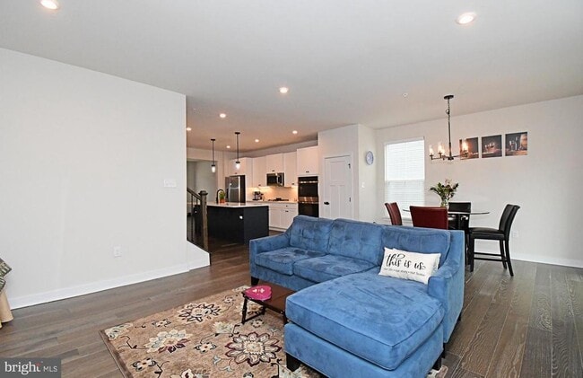 Building Photo - 500 Sterling Dr