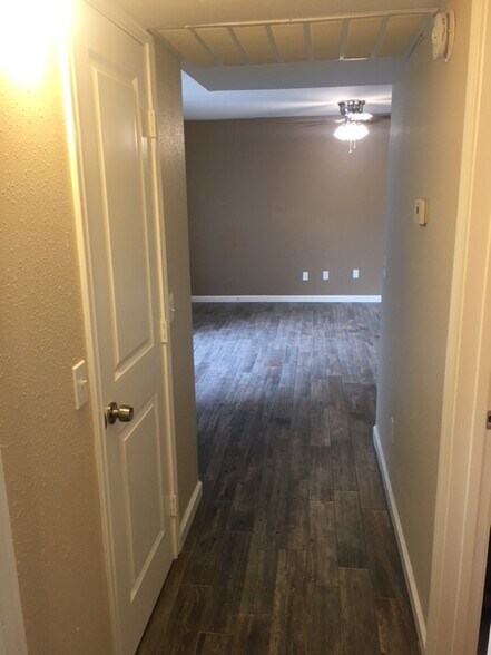 Building Photo - 2737 Houston Ave