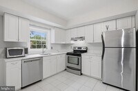 Building Photo - 7739 Tiverton Dr