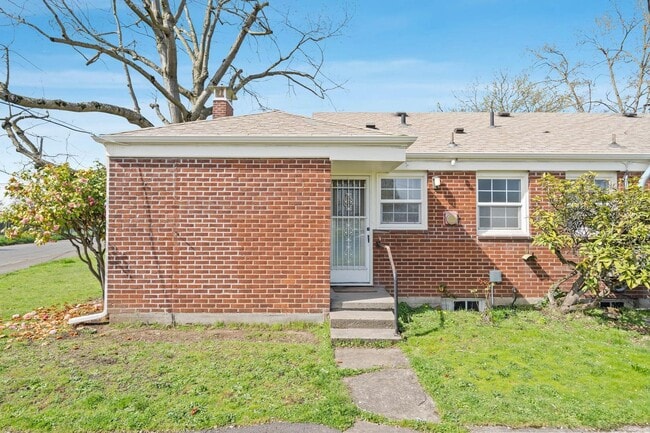 Building Photo - Impeccably maintained vintage 1-bdrm/1-bath corner unit in 4-plex. Lots of light, private basemen...