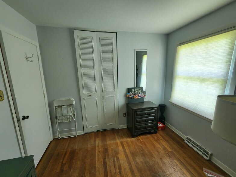 Building Photo - 8176 Surrey Ct