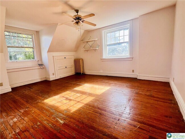 Building Photo - 226 N 13th St