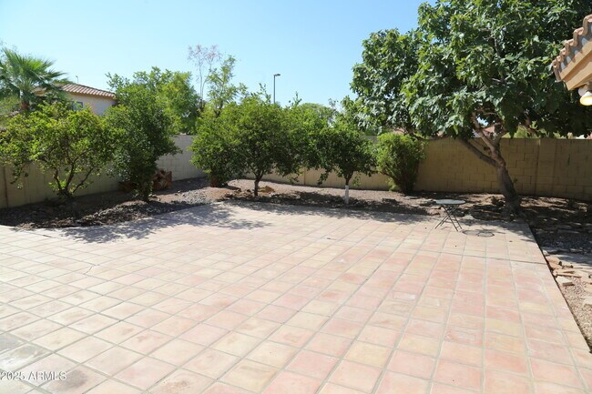 Building Photo - 827 W Harbor Dr