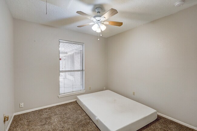 Building Photo - 4907 Quail Hollow Dr