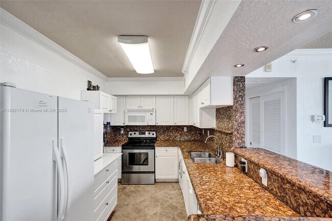 Building Photo - 2501 S Ocean Dr