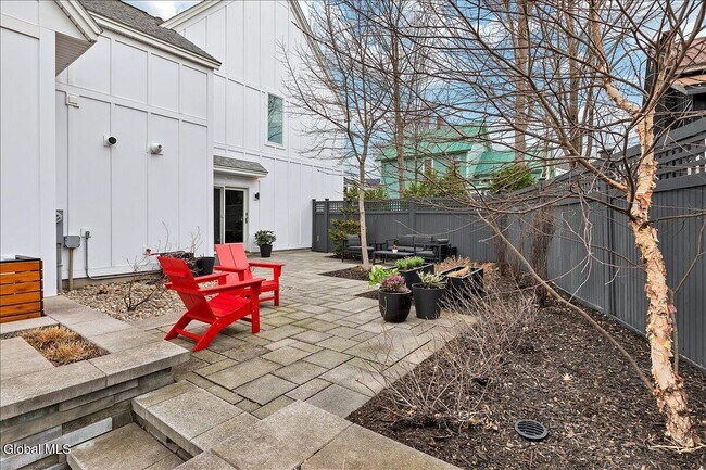 Building Photo - 18 Granite St