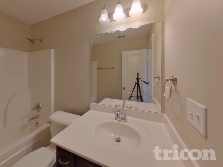 Building Photo - 4009 Commons Dr