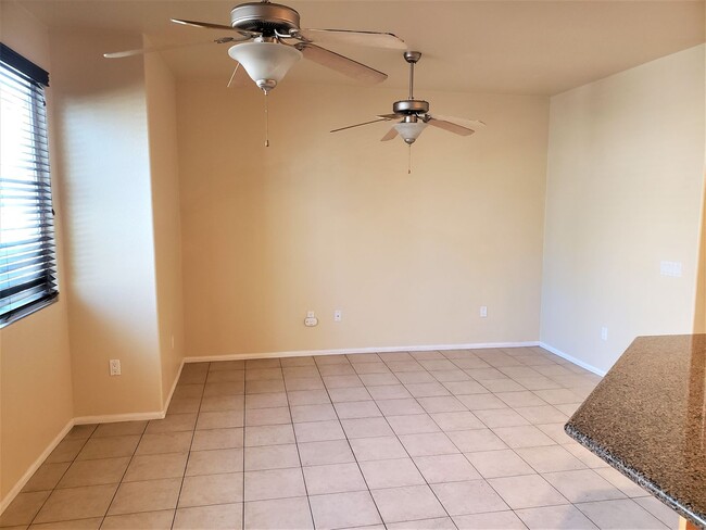 Building Photo - Spacious 3 bedroom tri-level townhome with...