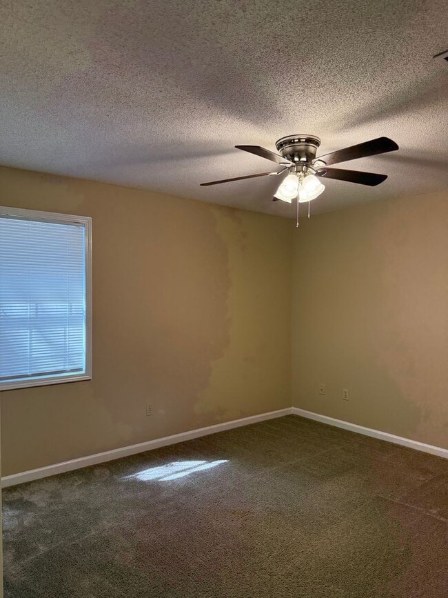 Building Photo - 156 Lakeside Dr