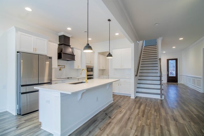 Building Photo - 83 Ivy Lp