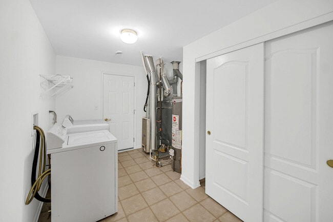 Building Photo - 1243 Waverly Dr