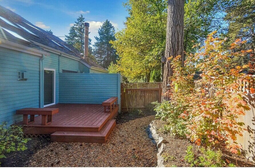 Building Photo - 15252 Boones Way