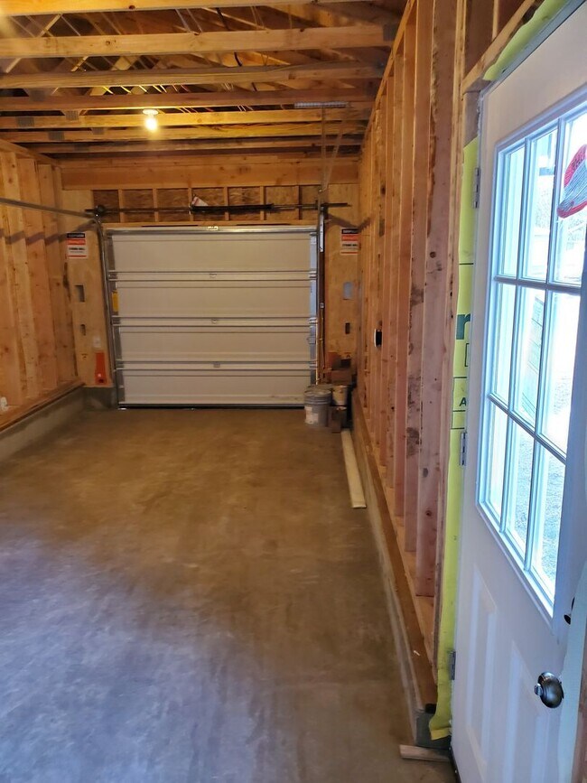 Building Photo - 3322 Tierra Dr NE