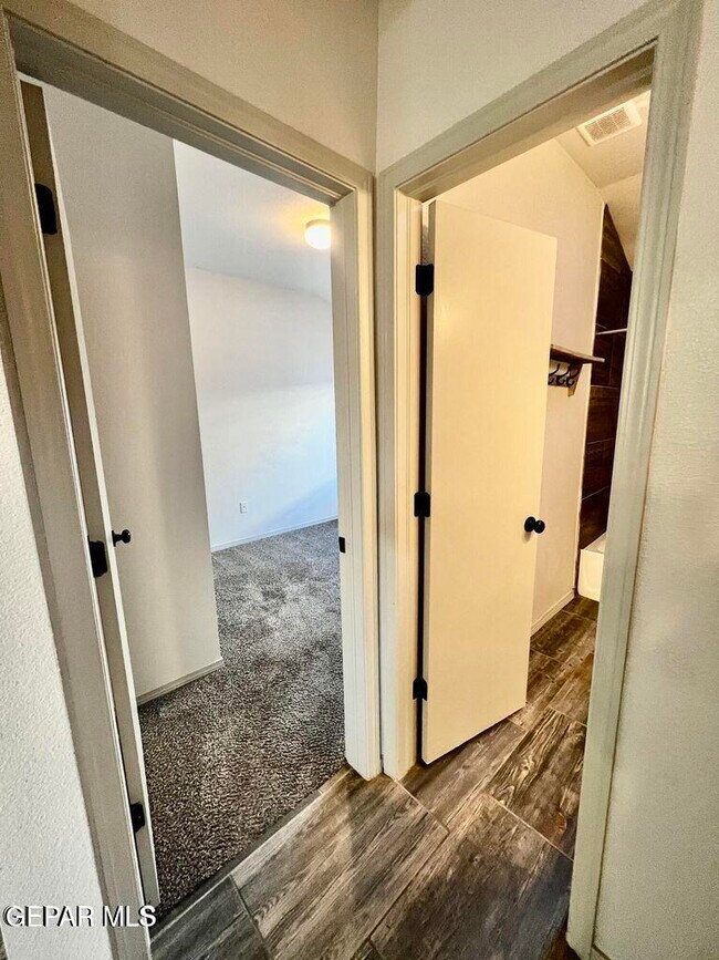 Building Photo - 10148 Red Vly