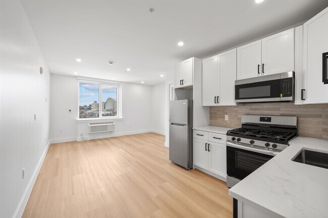 Building Photo - 337 Johnston Ave