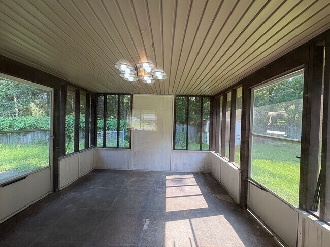 Building Photo - 720 Thornwood Way