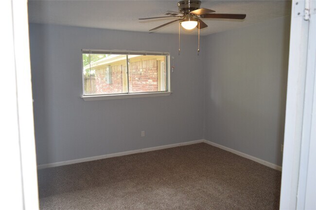 Building Photo - 9902 Tolman St