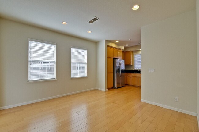 Building Photo - Wow! What a Great Home! Available Now!