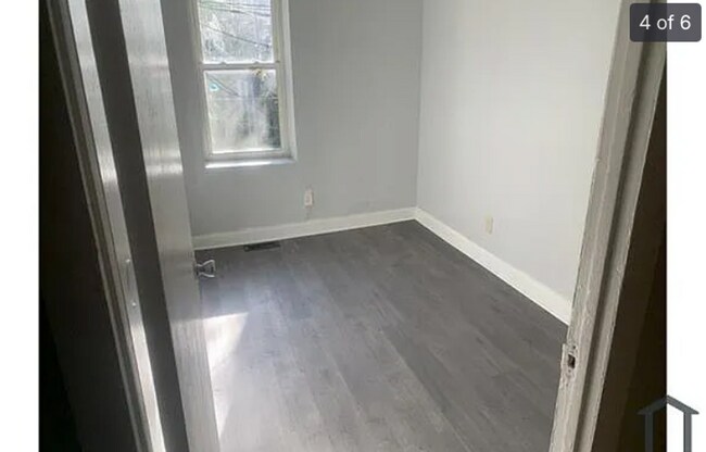 Building Photo - 1004 S 52nd St