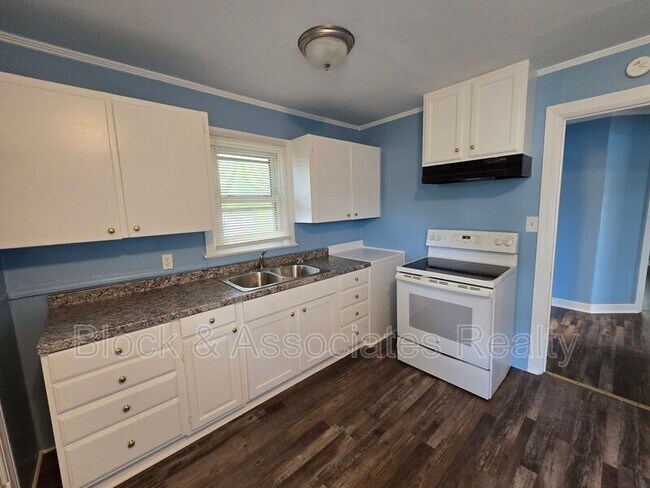 Building Photo - 1703 E Gate City Blvd