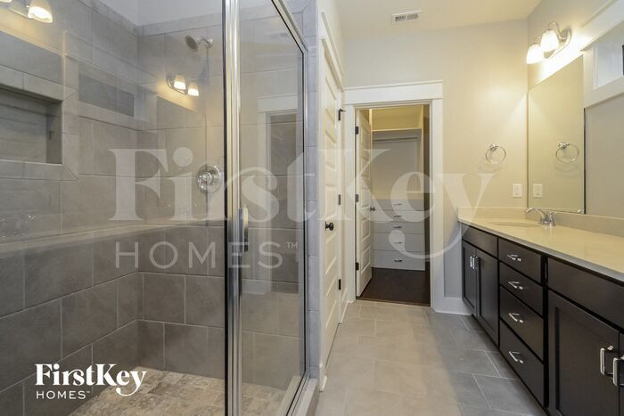 Building Photo - 1441 Valley Trace