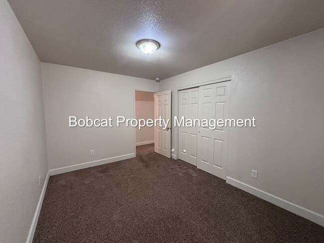 Building Photo - 988 Blue Ridge Dr