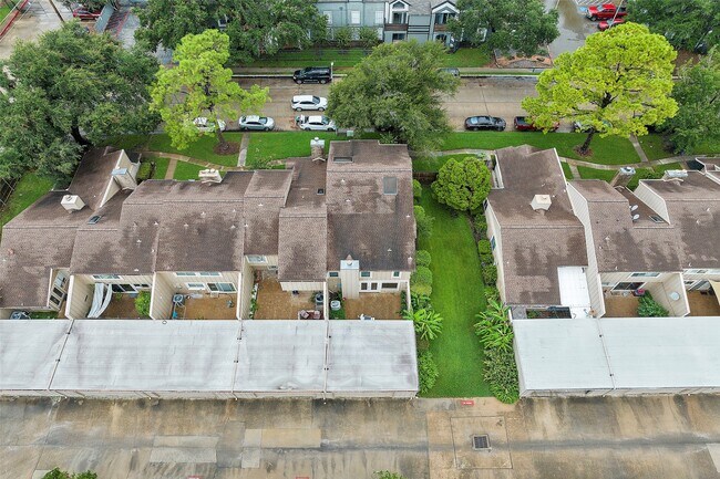 Building Photo - 2387 Crescent Park Dr