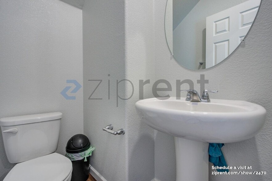 Building Photo - Unit
