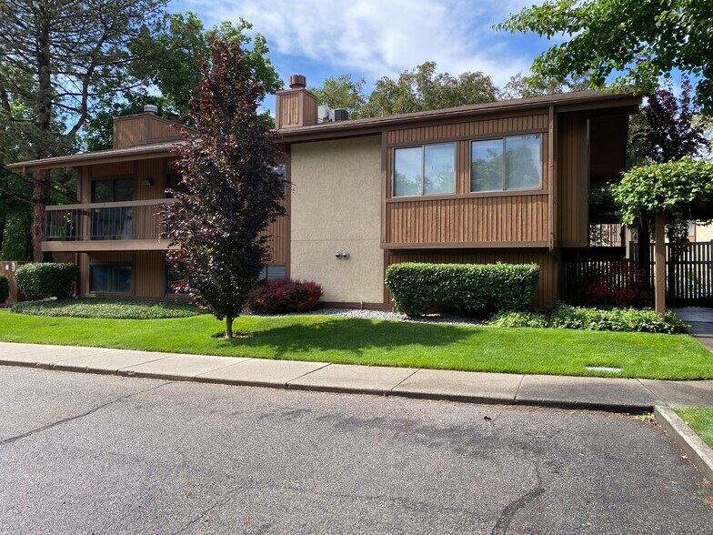 Building Photo - 1087 E Countrywoods Cir