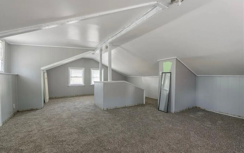 Building Photo - 112 White Ave