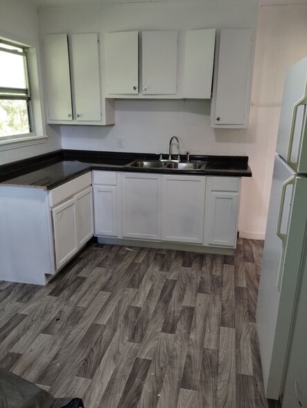 Primary Photo - 370 W Railroad Ave S