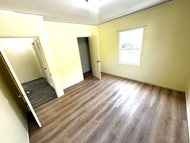 Building Photo - 2 BED/1 BATH/Home For RENT! Cozy, and Char...