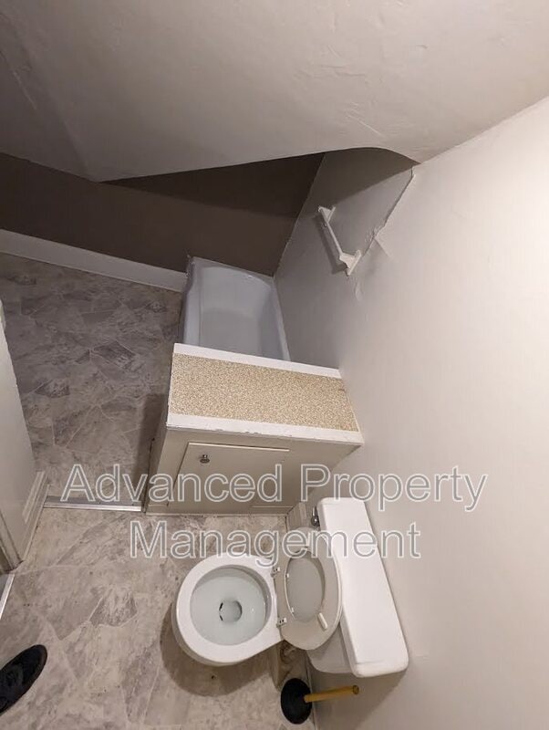 Building Photo - 1024 Hagerer St