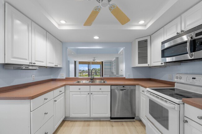 Building Photo - 7020 Half Moon Cir