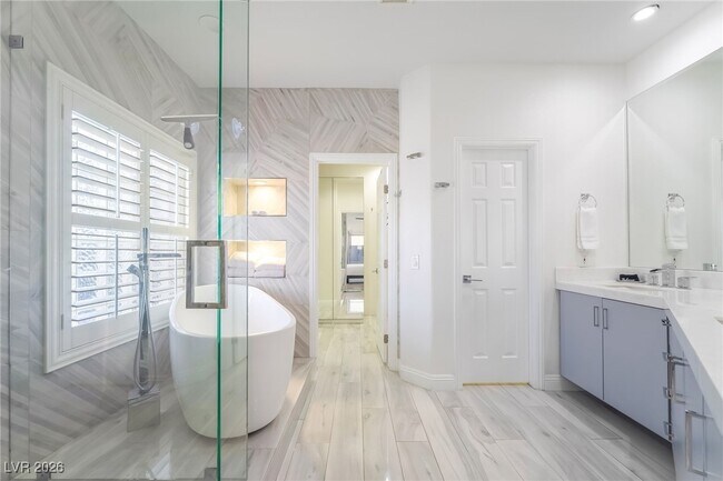 Building Photo - 2076 E Wigwam Ave