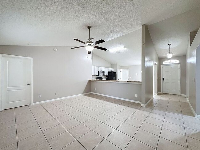 Building Photo - Charming 3-Bedroom Rental in Poinciana