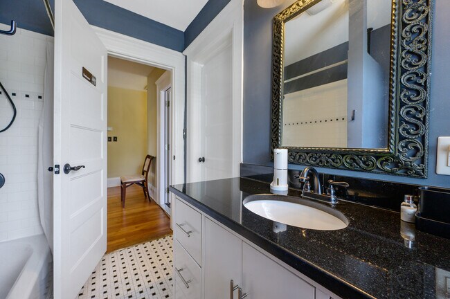 Upstairs bath - 1608 Fayetteville St