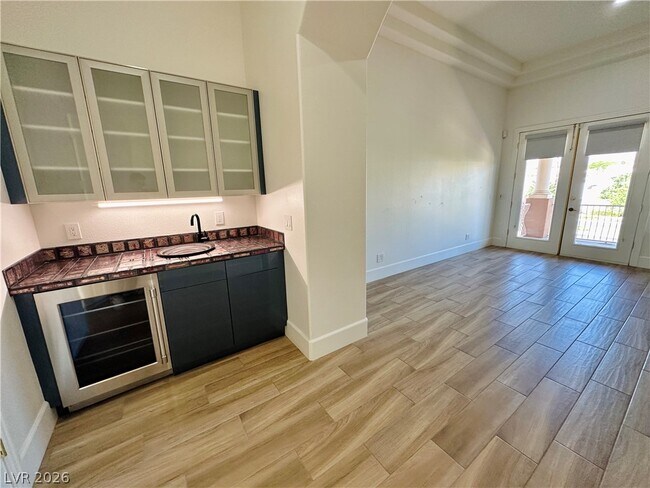 Building Photo - 2025 Grouse St