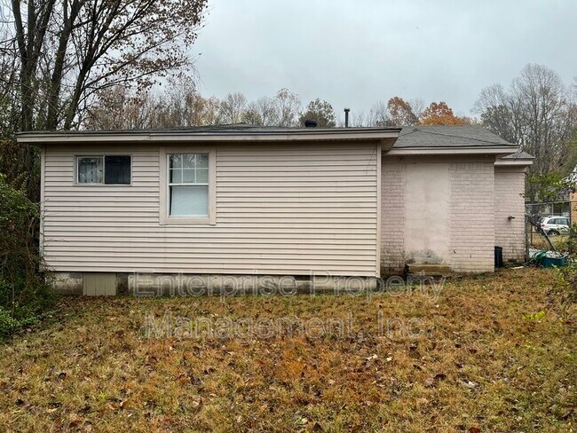 Building Photo - 424 Deerskin Dr