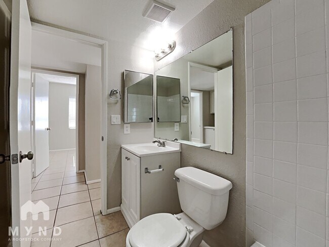 Building Photo - 11110 W Glenrosa Ave