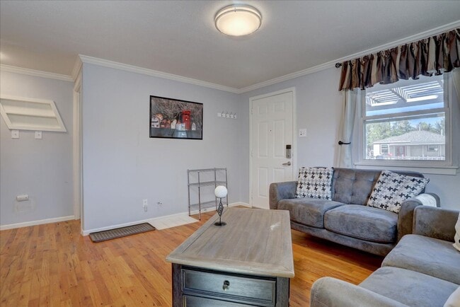 Building Photo - Completely Renovated & Fully Furnished 2Bed/1Bath/1 garage in Arvada!