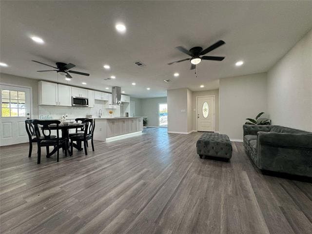 Building Photo - 9876 Kathy Lynn Pl