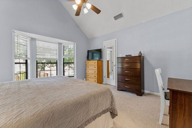 Building Photo - Lakewood rental!