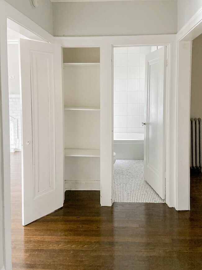 Building Photo - 5156 N Leavitt St