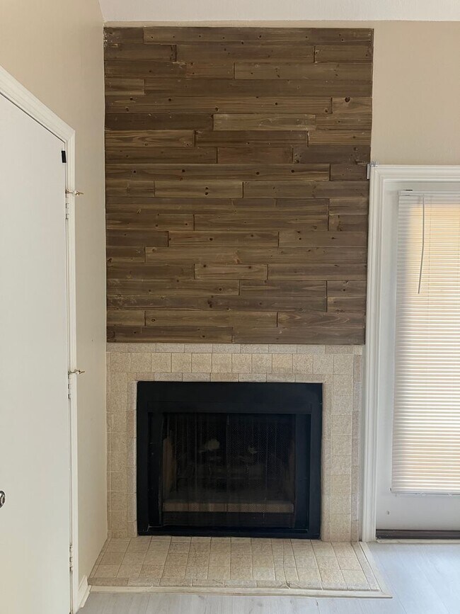 Building Photo - One Bedroom Condo with Loft, One-car Garag...