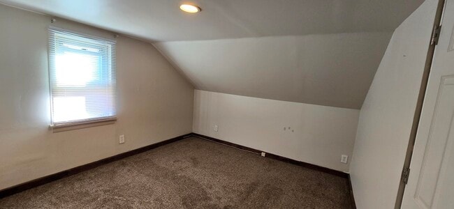 Building Photo - 4924 Hipp St