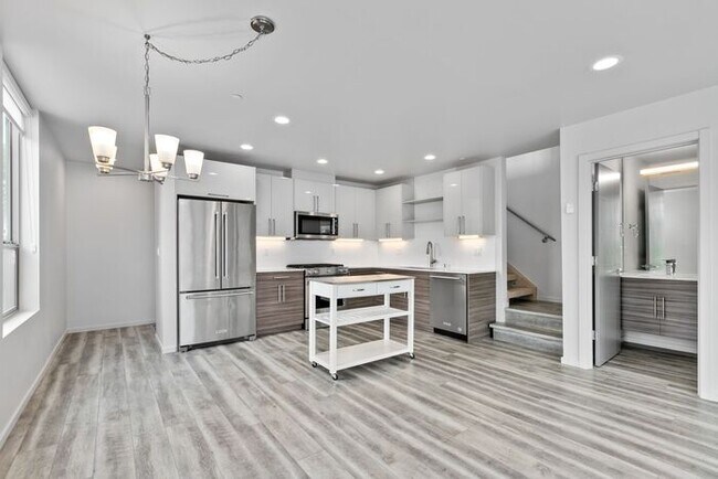 Building Photo - Stunning Ultra-Modern Capitol Hill View Home with Air Conditioning