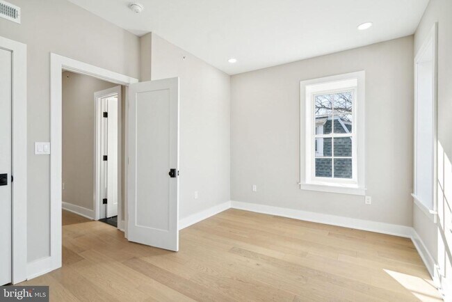 Building Photo - 347 E Gorgas Ln