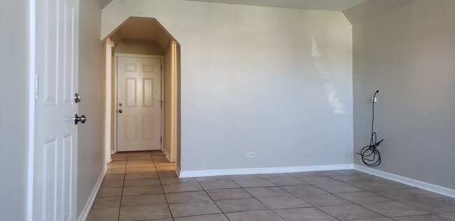 Building Photo - 1906 Grove Ave